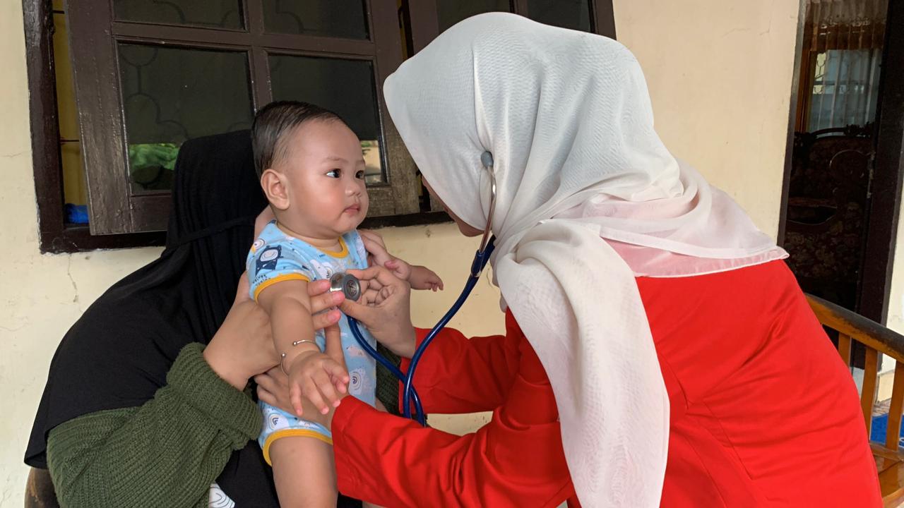 Kunjungan Ketiga P2KD III : Memberikan Edukasi Mengenai Manfaat Imunisasi Dasar Lengkap dan Pemeriksaan Fisik Dasar